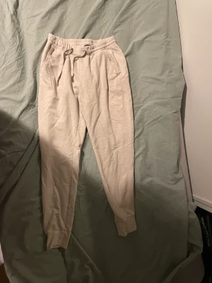 Newyorker mjukis byxor  - Använda men säljes billigt, kläder skall helst hömtas upp 