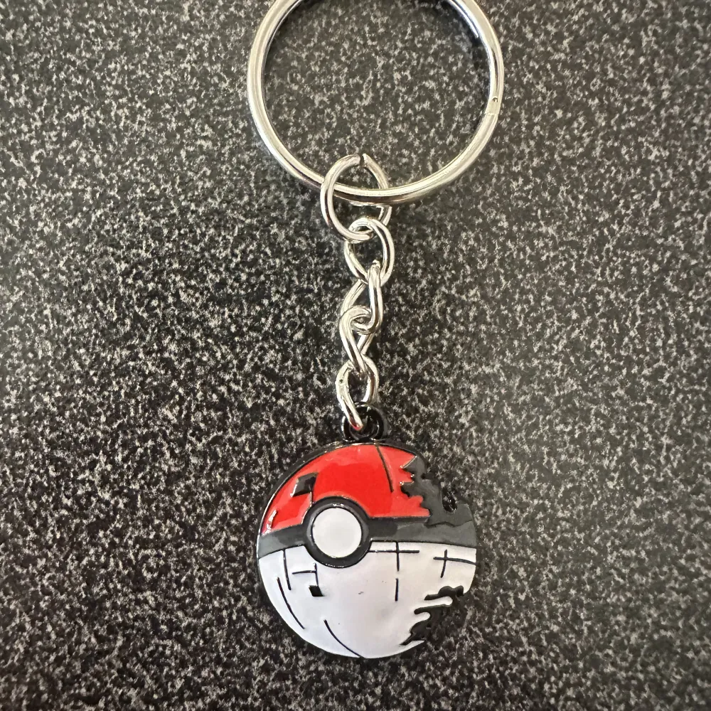 Ny nyckelring med Pokémon. Köp idag, imorgon kan den vara såld.. Accessoarer.