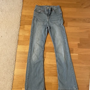 Flare kappahl jeans - Flare mid jeans från kappahl, i bra skick. Pris kan diskuteras💕