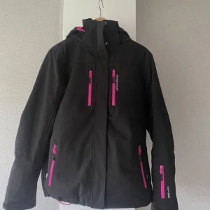 Skidjacka swedemount - Endast använd ett fåtal gånger. Helt utan skavanker så skicket är som nytt. Nypris 999