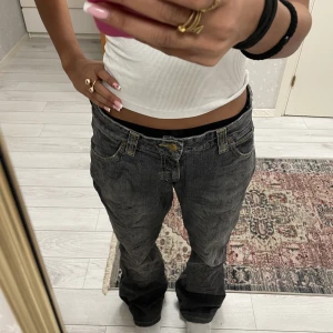 Lee jeans  - Säljer mina ass snygga lee jeans som är lite för stora för mig och hade passat någon annan så bra 