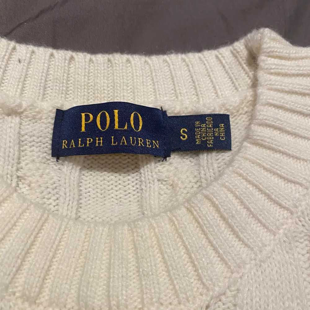 Säljer min lite använde polo knitwear  Köpt i butik för 3000kr Pris kan diskuteras  Kan gå lite lägre vid snabbt köp. Hoodies.