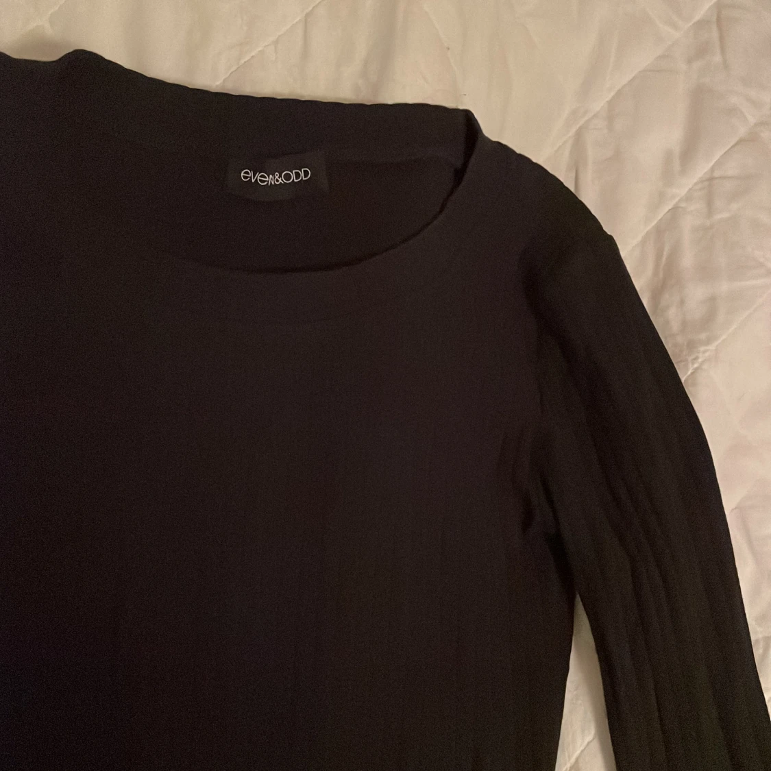 Ribbad svart långärmad - 90