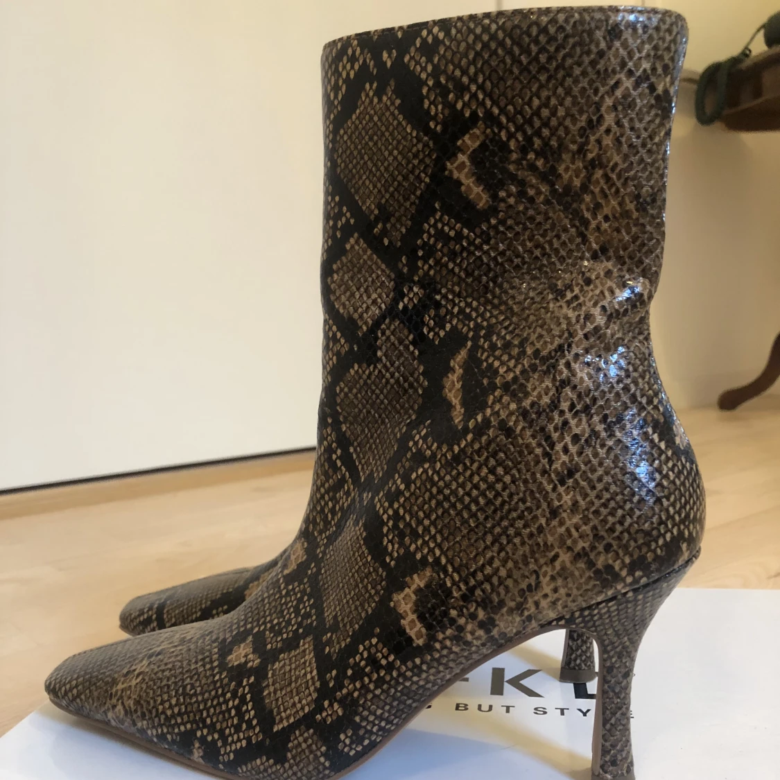 Boots i ormimitation  - 91