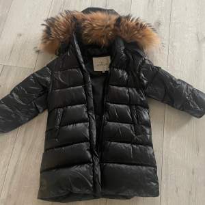 Moncler puffer down winter jacket! With fur cap!