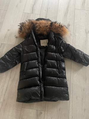 Moncler puffer down winter jacket! With fur cap!