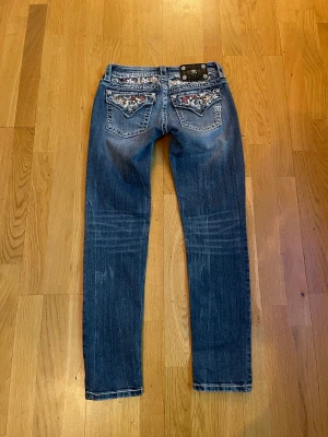 Miss me jeans - Skit snygga miss me jeans! Jag säljer dom för att dom är förstora! 