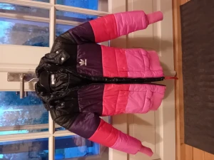 Fin jacka bra skick  - Fin märkesjacka i bra skick. Storlek 36. Ej mycket använd. Tvättad utan sköljmedel.