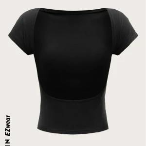 Svart topp  - Säljer denna populära toppen från shein då jag inte använder den längre. Säljer även en blå och en rosa, köp alla tre i samma paket för att spara på frakten! 