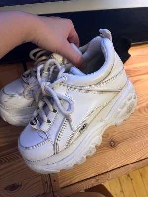 Buffalo skor  - Skor från Buffalo välanvända 