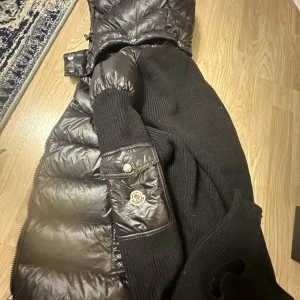 Moncler cardigan  - Helt ny  Pris kan diskuteras Finns i Angered  