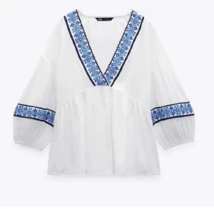 Blus - Säljer denna super söta blusen🥰