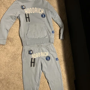 Hoodrich dress - Hej, säljer denna hoodrich dress då den har blivit för liten. Ny pris ca 1300, jag säljer för 500!
