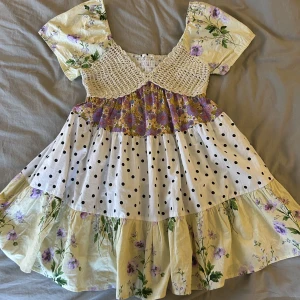 Sommarklänning - Säljer denna sommarklänning som använts endast en gång🩷inköpspris ca 500kr