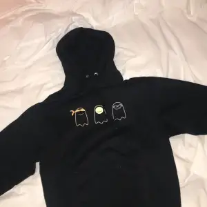 En officiell hoodie av medlemmar från dreamsmp. Som ny.  Originalpris: 800kr + frakt
