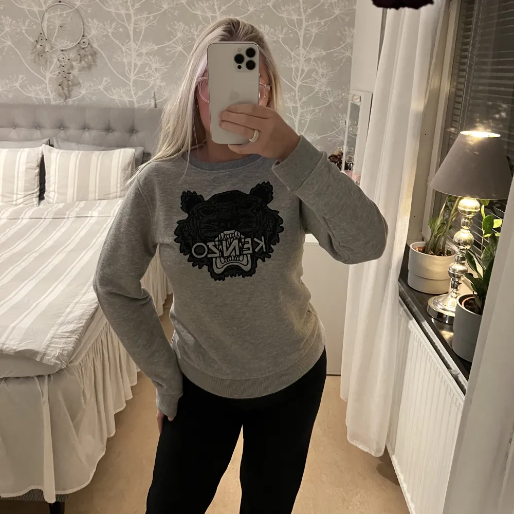 Säljer denna Kenzo sweatshirt! Storlek M🤍 I nyskick!. Tröjor & Koftor.