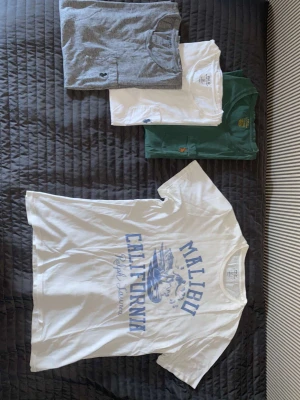 Ralph Lauren t-shirts - Säljer dessa Ralph Lauren T shirts i paket, du får alla! 100kr/st så detta är defenitivt en steal! De är i fint skick Postas bara Betalningar sker via Swish! 