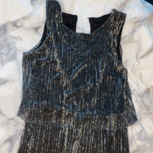 Fest kläder  - Helt ny köpt i Dubai men hitta inte en chansen att ta på mig den…