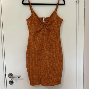 Klänning - Klänning med prislapp på!