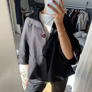 Höstjacka - Supersnygg, trekvartsärmad, köpt secondhand Fråga provat för närmare bilder