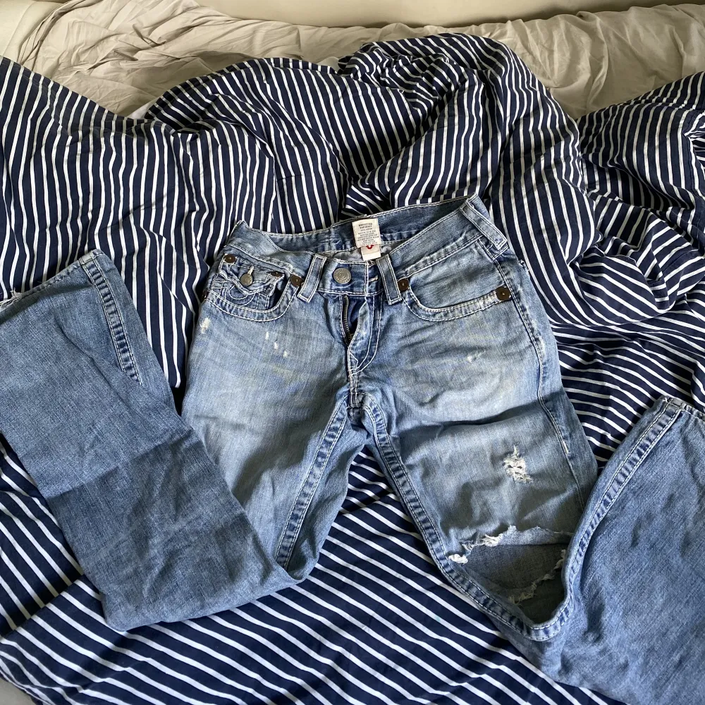 Hej rensa garderoben och hitta ett par true religion som har användst 2-4 gånger bara. Jag köpte dom för 1000kr på seams.. Jeans & Byxor.