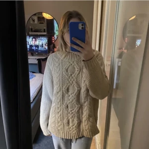 Stickad tröja  - Jättemysig stickad tröja från lager 157 som är lite oversized!