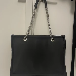 Väska - Aldrig använd 35cm bredd, 25cm längd