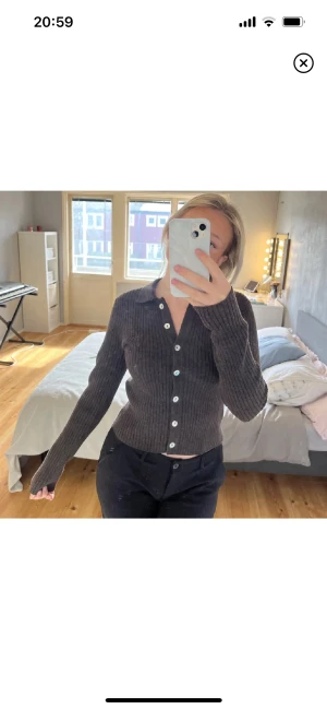 Axel Arigato cardigan  - Jätteee fin cardigan från Axel Arigato med prislappen kvar!❤️‍🔥nypris är ungefär 800-900kr