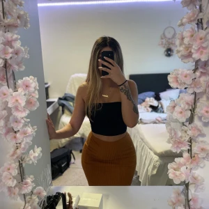 Orange kjol - Skriv för info och bilder. 💖