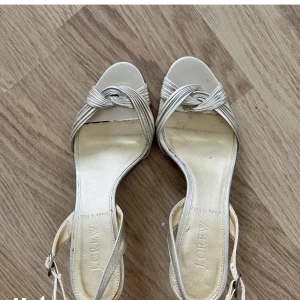 Klackar - Klackar från J.Crew i guld/champagne färg