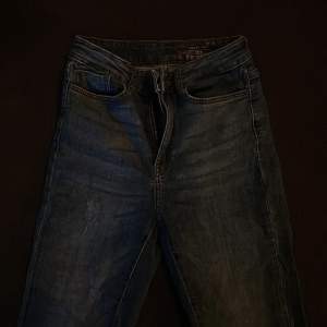 Jeans köpta på Zalando, märke noisy may. Användt ganska mycket men väldigt fint skick, säljer för att dom är för korta i benen.