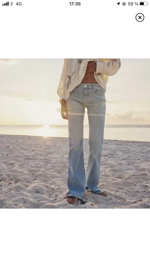 Zara jeans - Lägger ut dessa byxor igen pga oseriöst köpare! Low waist bootcut jeans från zara. Dessa är endast använda en gång så dem är som nya. Helt slutsålda på hemsidan💗  Dem passar inte mig så har inga bilder på!