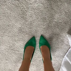 Klackskor - Jätte snygga skor som tyvärr är för stora för mig🥺