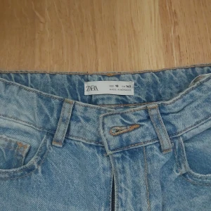 Cargo jeans byxa - Hej! säljer dessa jeans.
