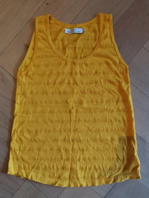 Dedicated bomull topp,XS - Dedicated topp, 100% cotton, XS, använd en gång