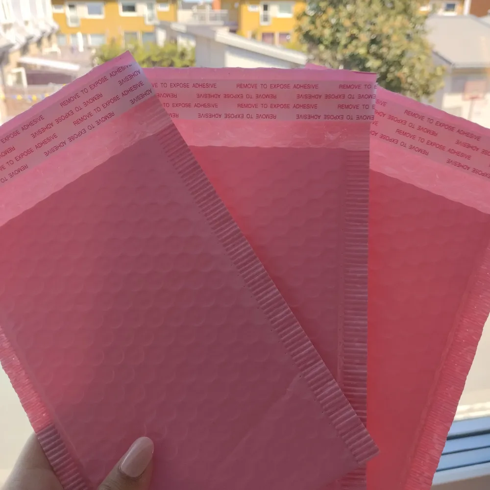 50st rosa bubel kuvert, perfekt för t.ex. en smallbuisiness. Säljer då jag köpte för många. Övrigt.