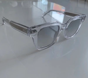 Chimi 04 - Säljer mina chimi i färgen Clear. Det är genomskinligt glas men har 100% uva+uvb skydd. 