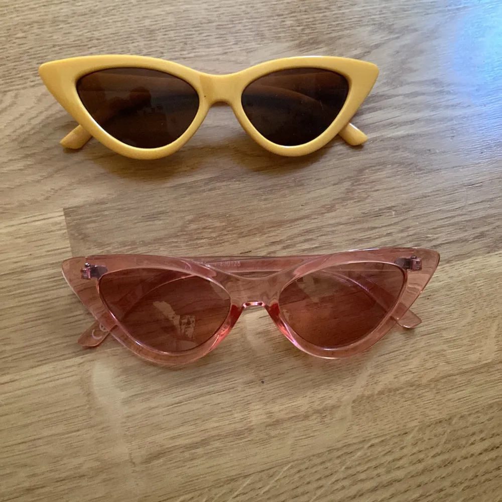 Cat-eye solglasögon. Köp båda för 50 eller ett par för 25. Accessoarer.