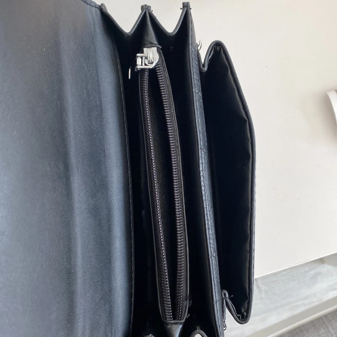 Svart väska - 91