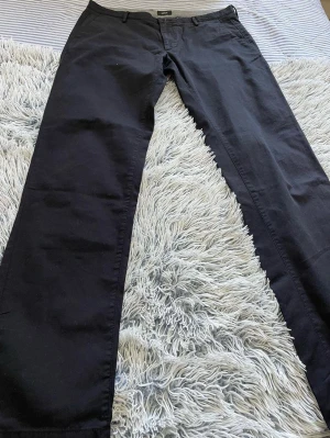 Hugo boss  - Hej, Säljer hugo boss byxor i en perfekt skick och har använts 2 gånger i bröllop, dm för mer bilder och pris.
