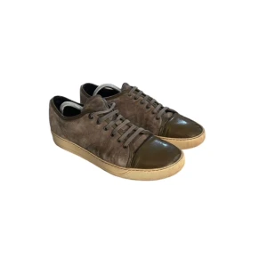 Lanvin cap toe sneaker - Lanvin cap Toe sneakers  Storlek: UK 10 Cond:  7/10 Pris: 1450:-   Skriv pm för mer information