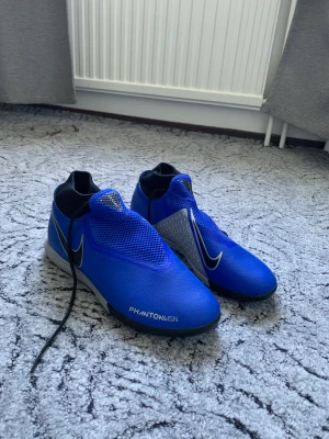 Nike Inomhusskor  - Nike phantom Inomhusskor. Skick 10/10. Aldrig använda.