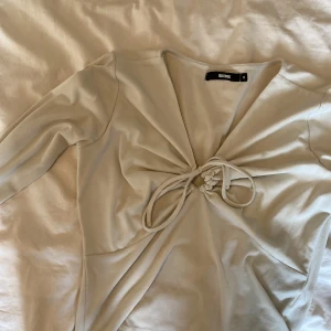 Lång armad tröja - Säljs för den är för stor för mig och inte används 