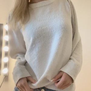 Tröja  - säljer denna super sköna tröja med puff i ärmen för att den inte kommer till användning 💕❤️
