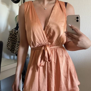 Jumpsuit - Orange Jumpsuit, använd en gång, storlek xs