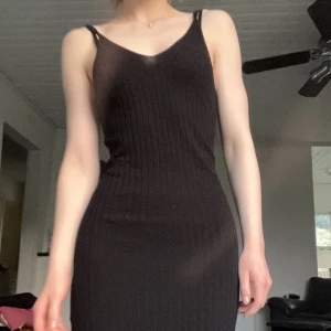 Sommarklänning  - Sommarklänning använd 1 gång, säljer då banden var för långa för mig men annars perfekt, original pris: 349:-💕