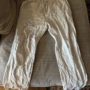 Linnebyxor hm - Beige Linnebyxor HM  -Strl: M, regularfit,  -Skick: 8/10,  -Nypris: 400kr,  -Mitt pris: 119kr+frakt