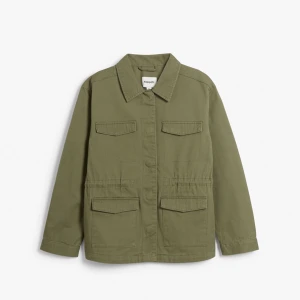 Supersnygg jacka!! - Säljer nu denna supersnygga jackan från Kappahl i storlek 170, passar xs/s. Den är som ny, endast använd en gång!