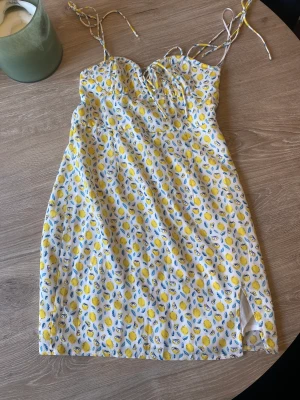 Citron klänning - Nyskick