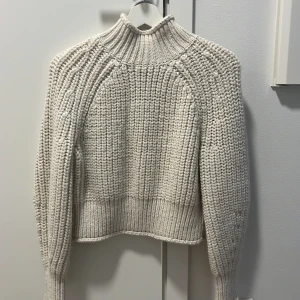 Fin stickad tröja☁️ - Stickad tröja från HM, lite kortare modell och superfint skick!